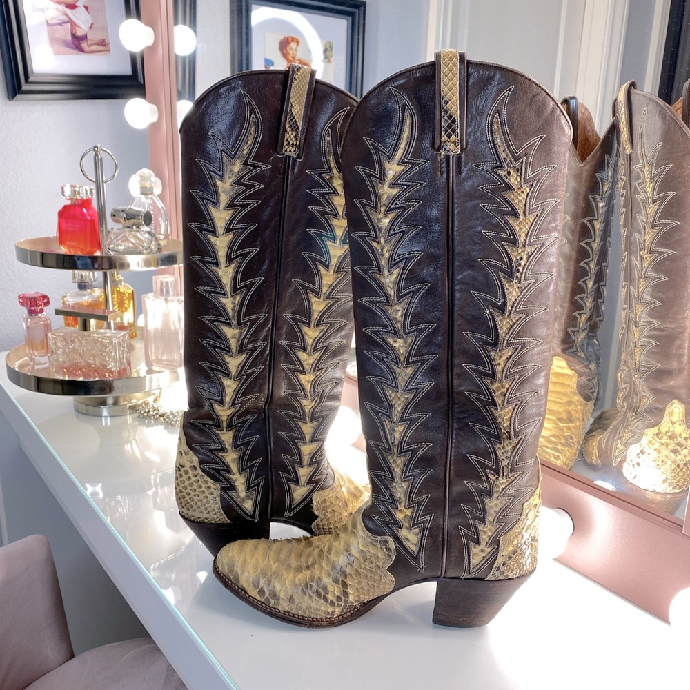VINTAGE DAN POST COWBOY BOOTS! 🤠